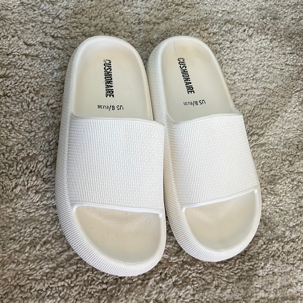 Cushionaire beach sandals